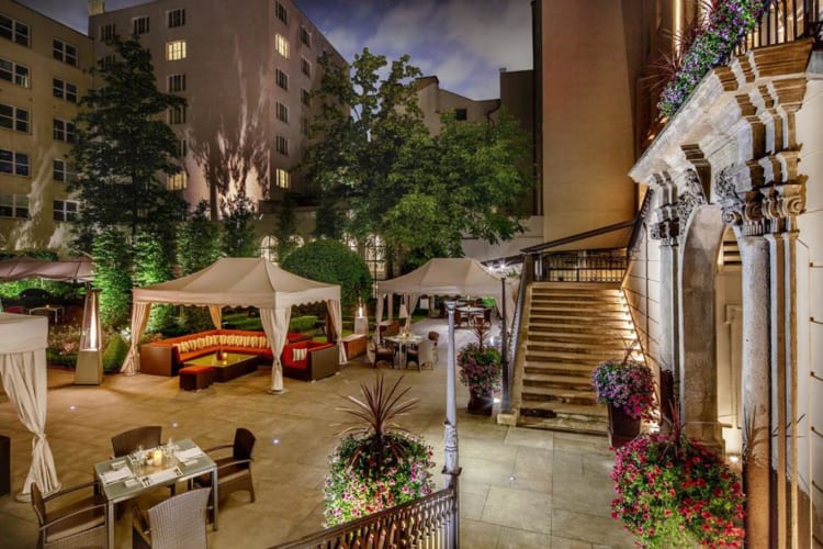 Hotel Courtyard